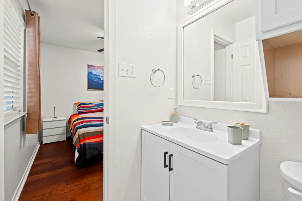 1110 W 22nd Street #2 Austin, TX 78705
