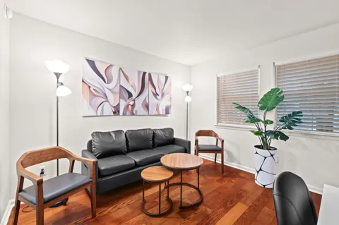 1110 W 22nd Street #2