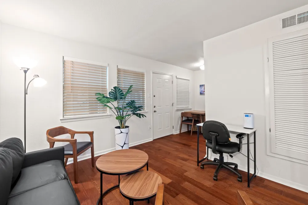 1110 W 22nd Street #2 Austin, TX 78705