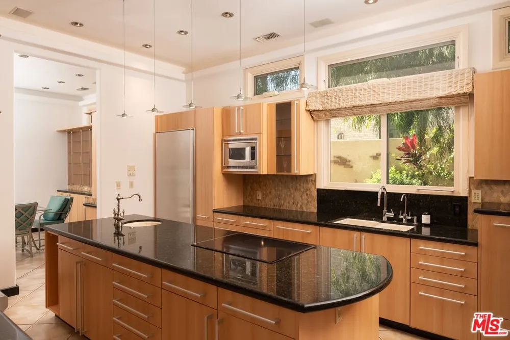 521 Rexford Drive Beverly Hills, CA 90210