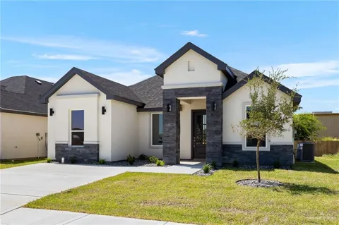 1112 E Acacia Drive