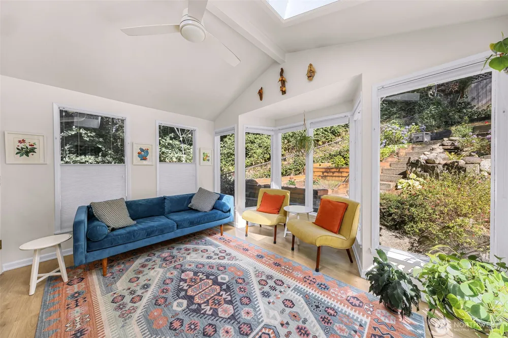 24131 104th Avenue W Edmonds, WA 98020