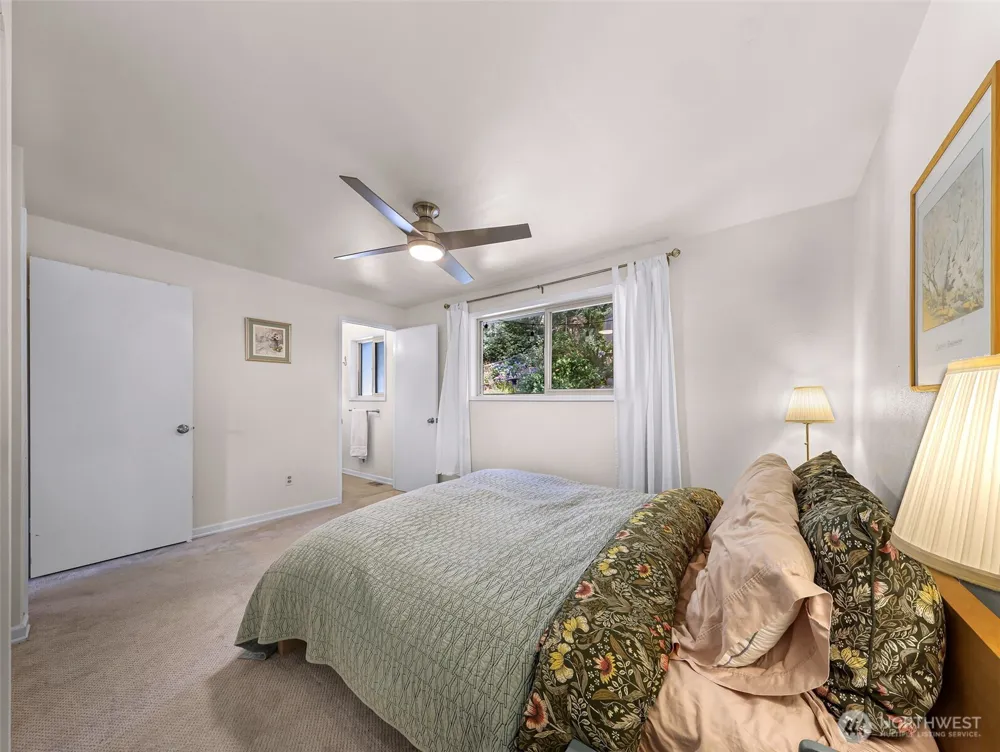 24131 104th Avenue W Edmonds, WA 98020