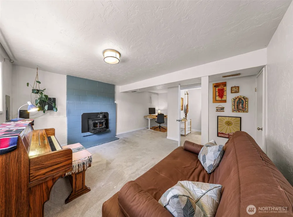 24131 104th Avenue W Edmonds, WA 98020