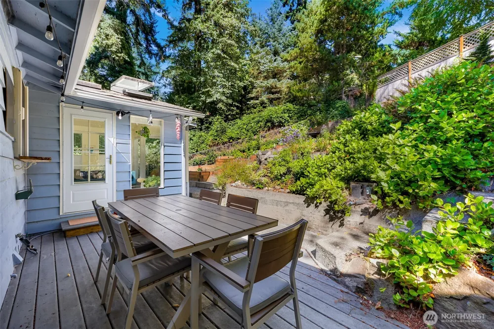 24131 104th Avenue W Edmonds, WA 98020