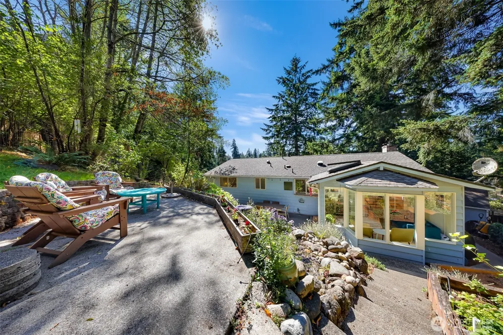 24131 104th Avenue W Edmonds, WA 98020