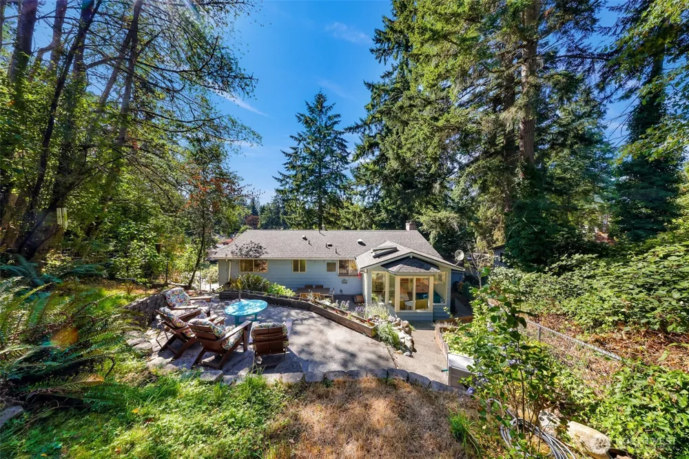 24131 104th Avenue W Edmonds, WA 98020