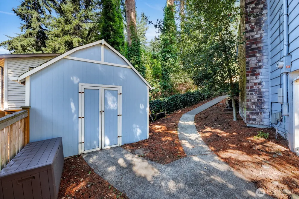 24131 104th Avenue W Edmonds, WA 98020
