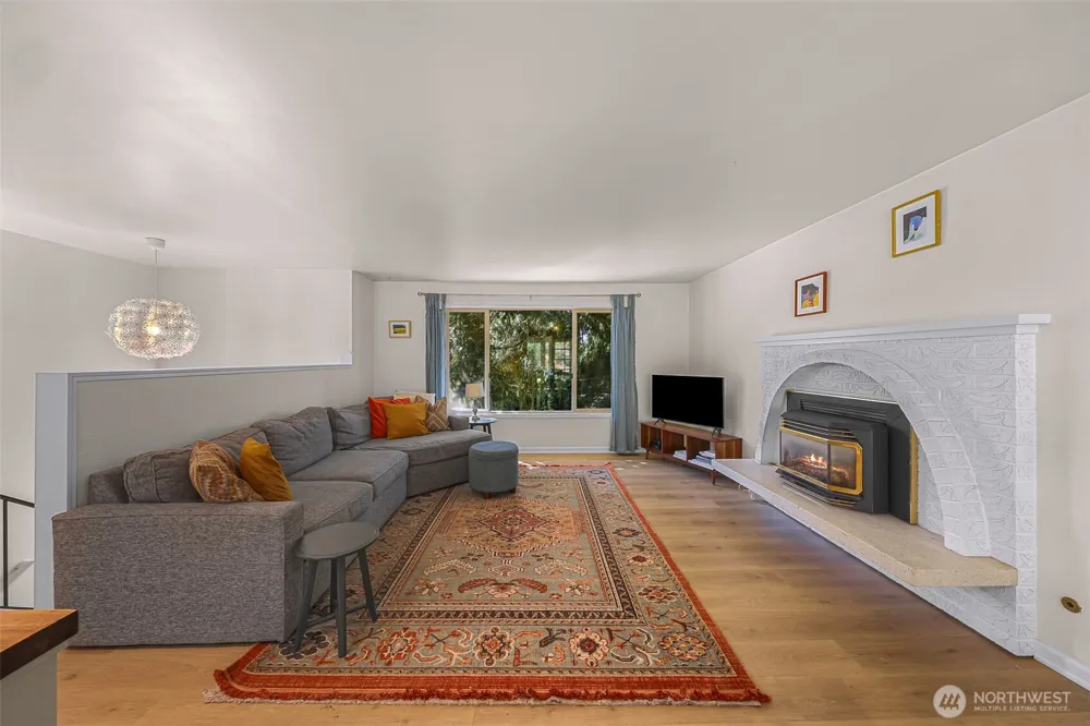24131 104th Avenue W Edmonds, WA 98020