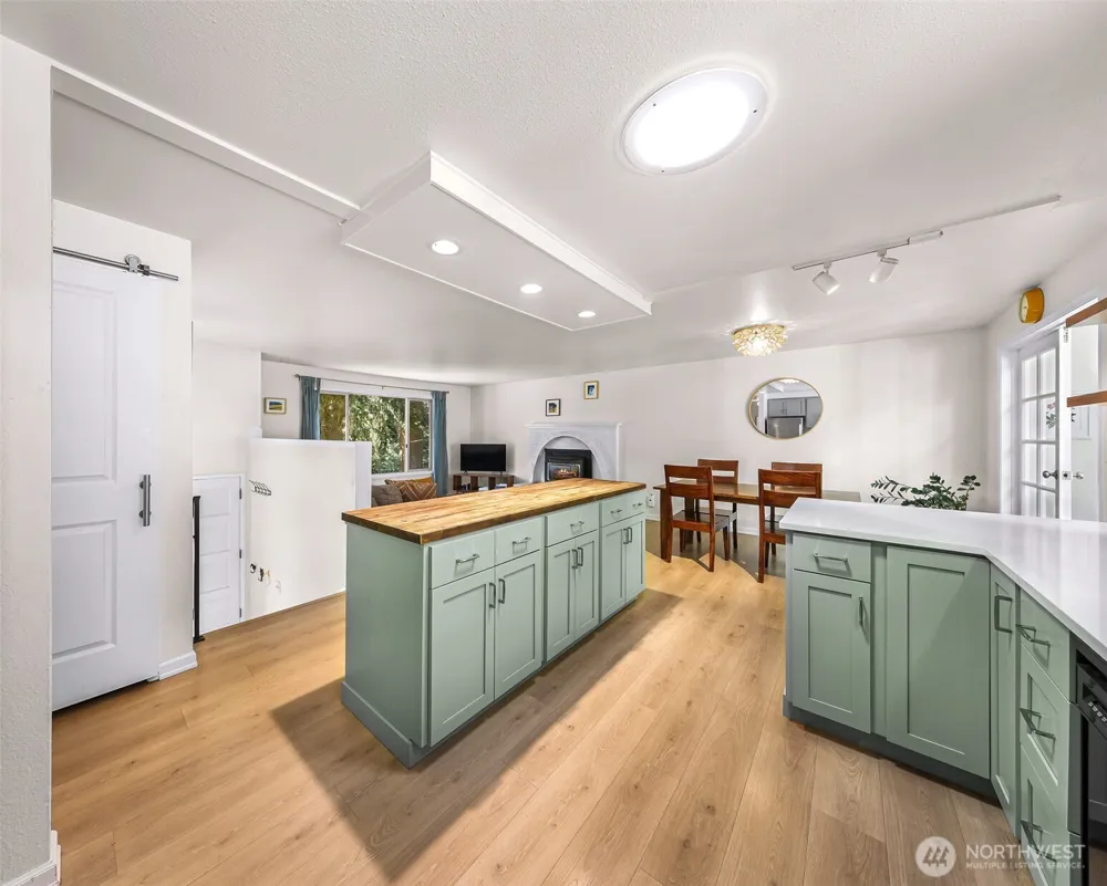 24131 104th Avenue W Edmonds, WA 98020