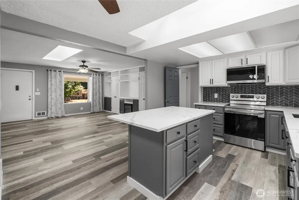19109 57th Street E Lake Tapps, WA 98391