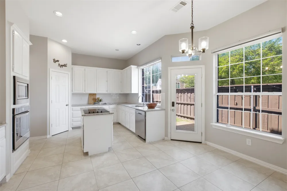 3903 Rive Lane Addison, TX 75001
