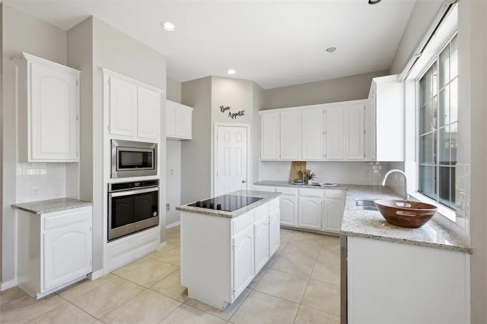 3903 Rive Lane Addison, TX 75001