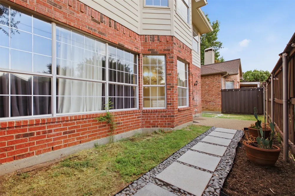 3903 Rive Lane Addison, TX 75001