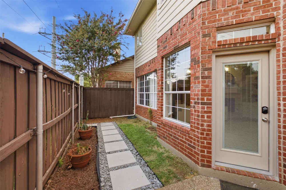 3903 Rive Lane Addison, TX 75001