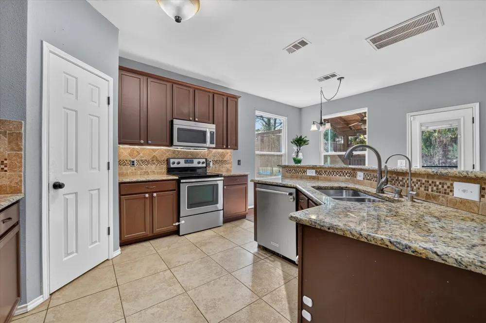 1515 Nightingale Lane Corinth, TX 76210