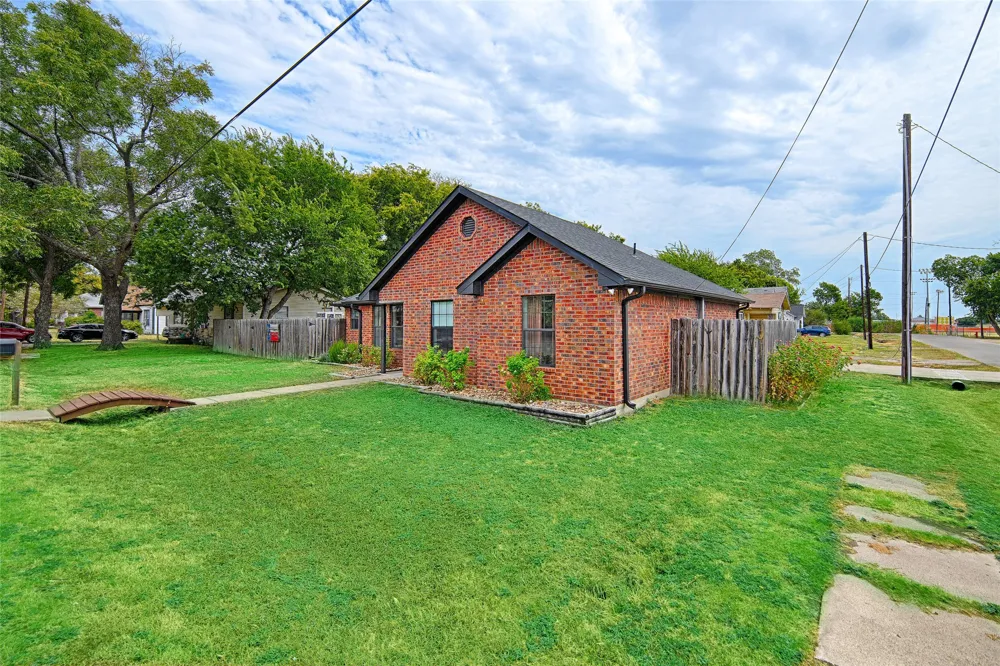 1102 14th Street Honey Grove, TX 75446