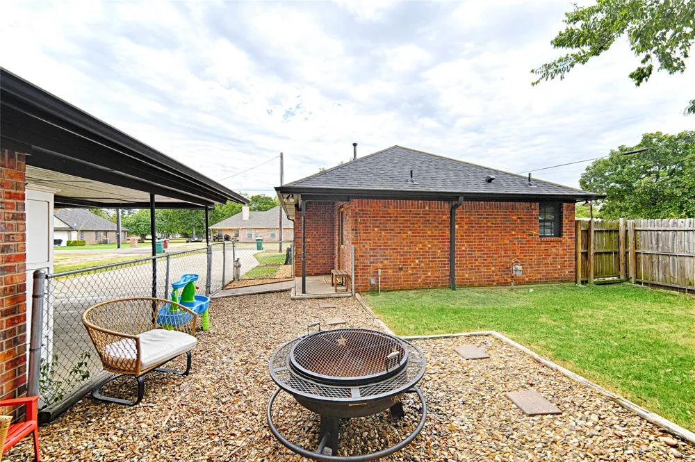1102 14th Street Honey Grove, TX 75446