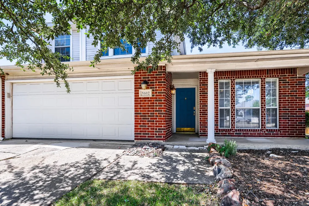 5602 Vista Park Lane Sachse, TX 75048