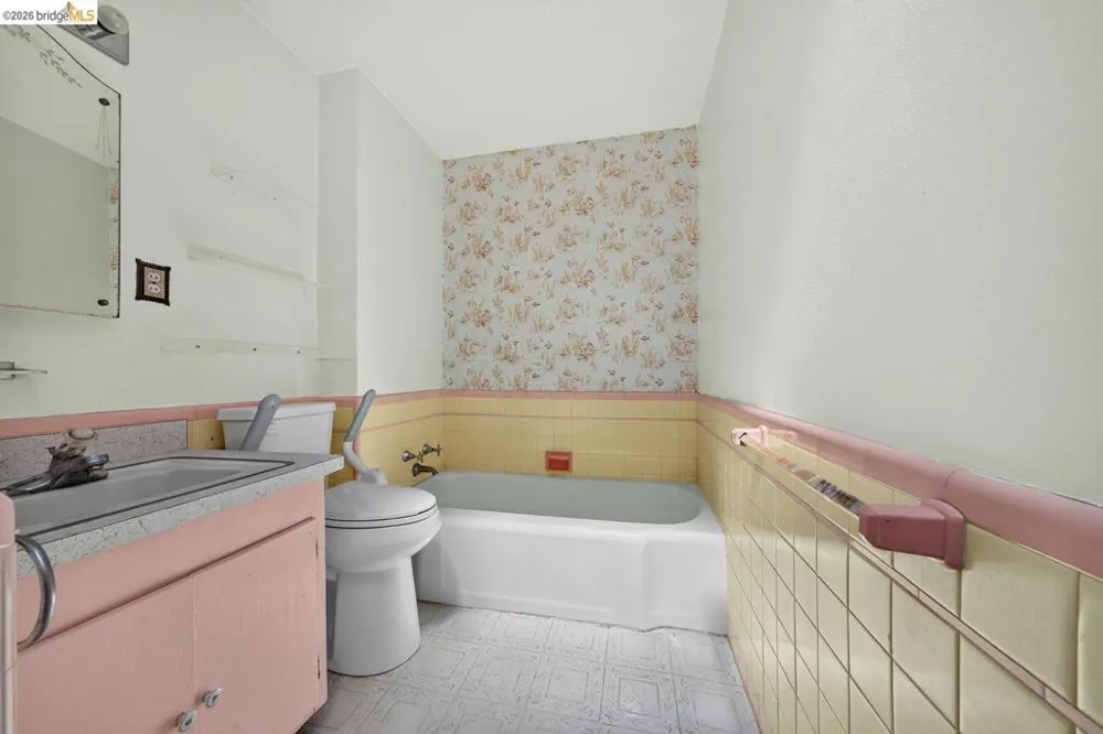 59 Santa Fe Ave San Francisco, CA 94124