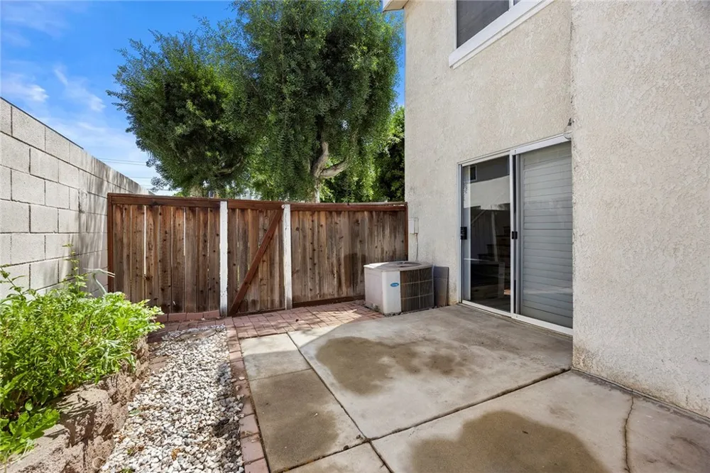 186 S Idaho Street La Habra, CA 90631