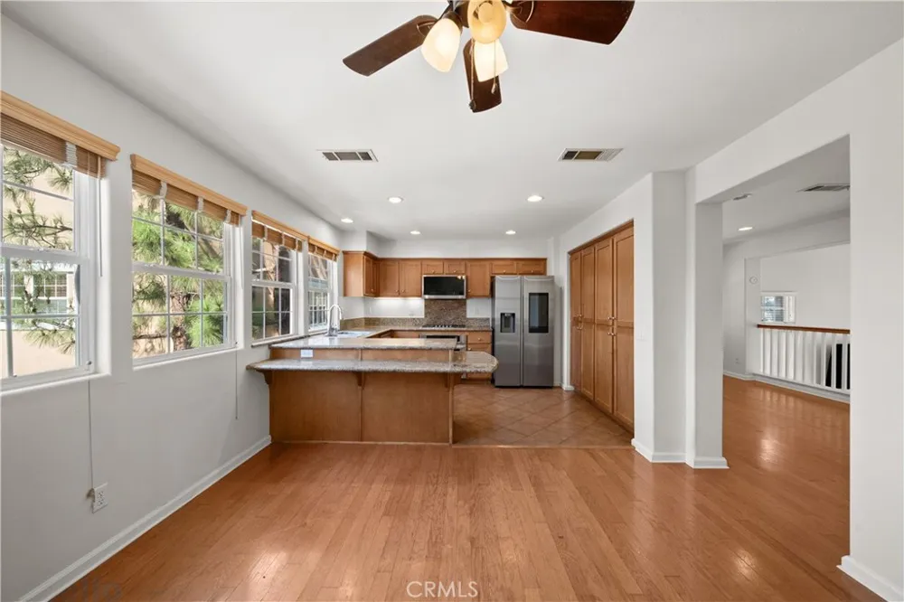 24014 Bridgeport Lane #42 Valencia, CA 91355