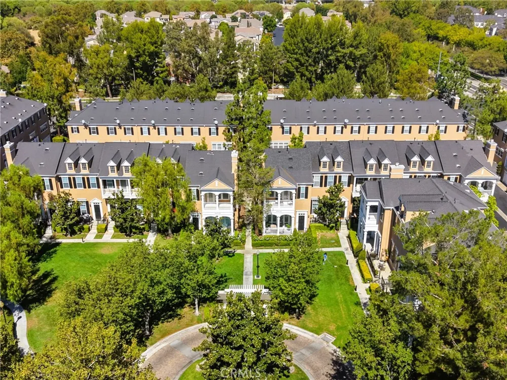 24014 Bridgeport Lane #42 Valencia, CA 91355