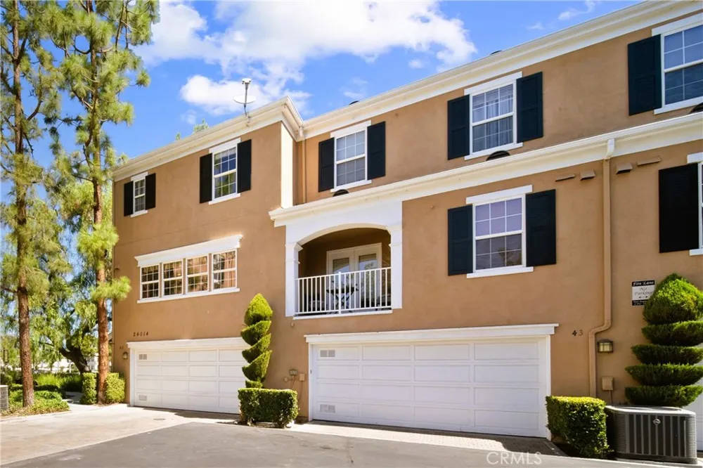 24014 Bridgeport Lane #42 Valencia, CA 91355