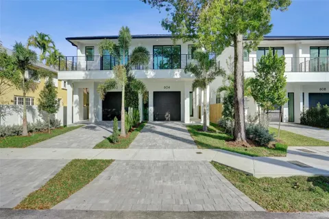 606 SW 7TH AVENUE