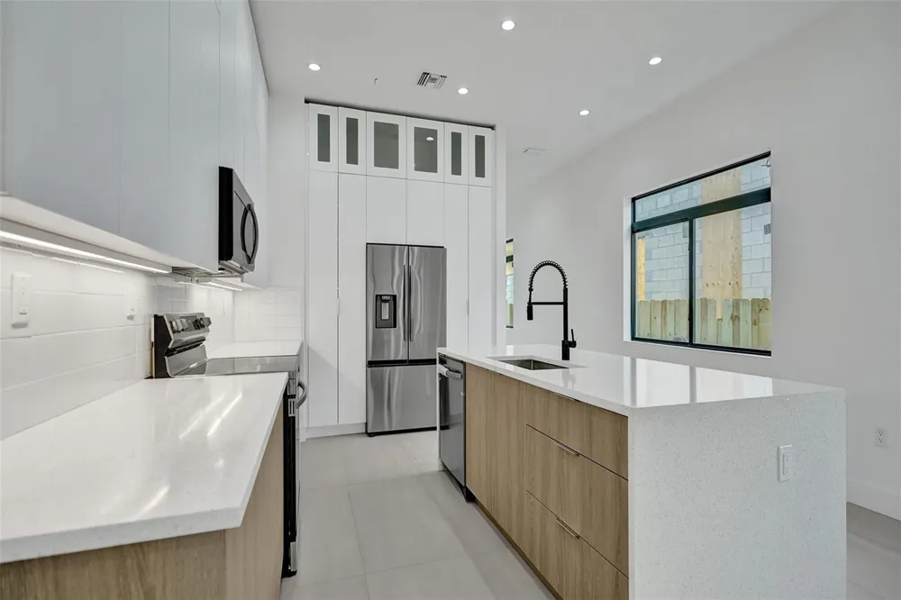 606 SW 7TH AVENUE Fort Lauderdale, FL 33315