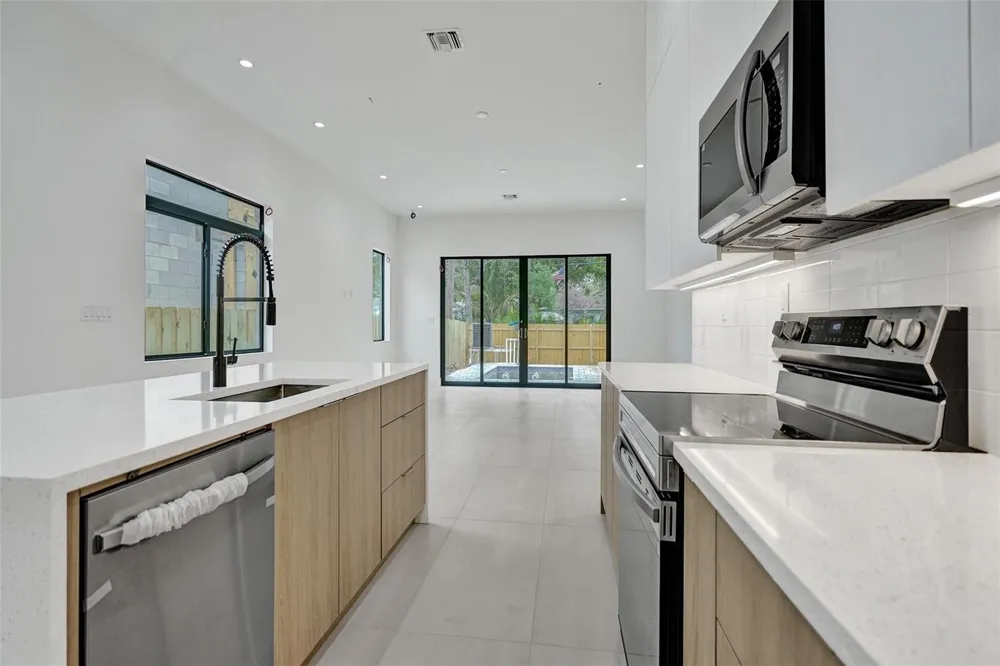 606 SW 7TH AVENUE Fort Lauderdale, FL 33315
