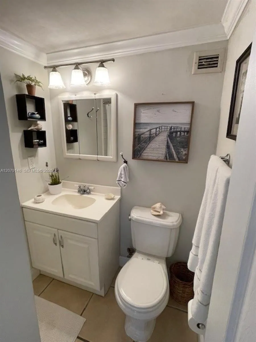 5313 COLLINS AV #710 Miami Beach, FL 33140