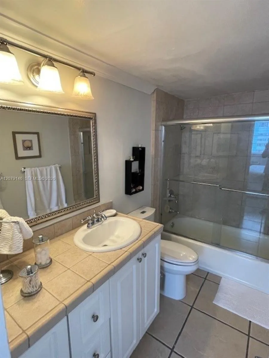 5313 COLLINS AV #710 Miami Beach, FL 33140