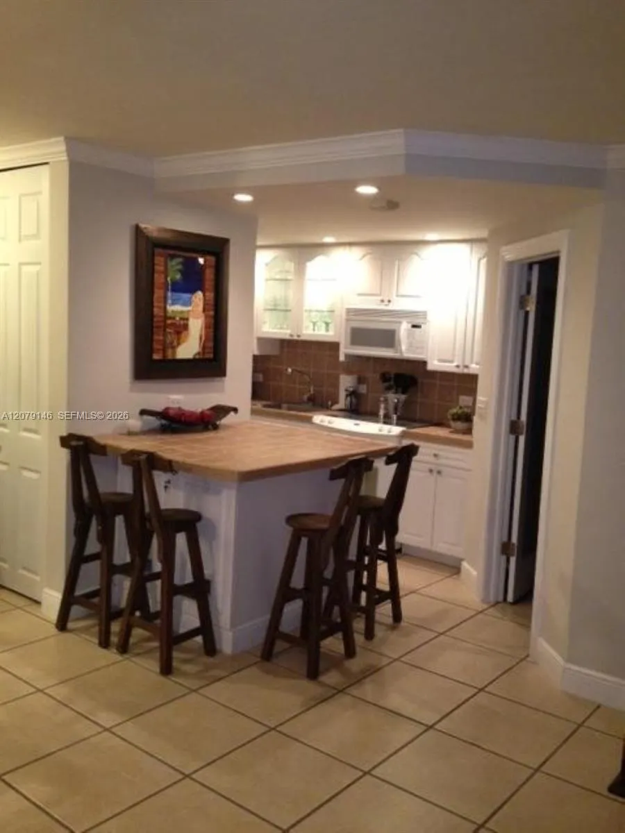 5313 COLLINS AV #710 Miami Beach, FL 33140