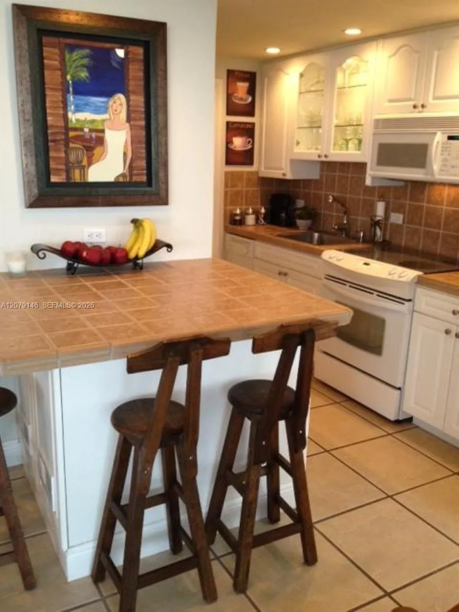 5313 COLLINS AV #710 Miami Beach, FL 33140