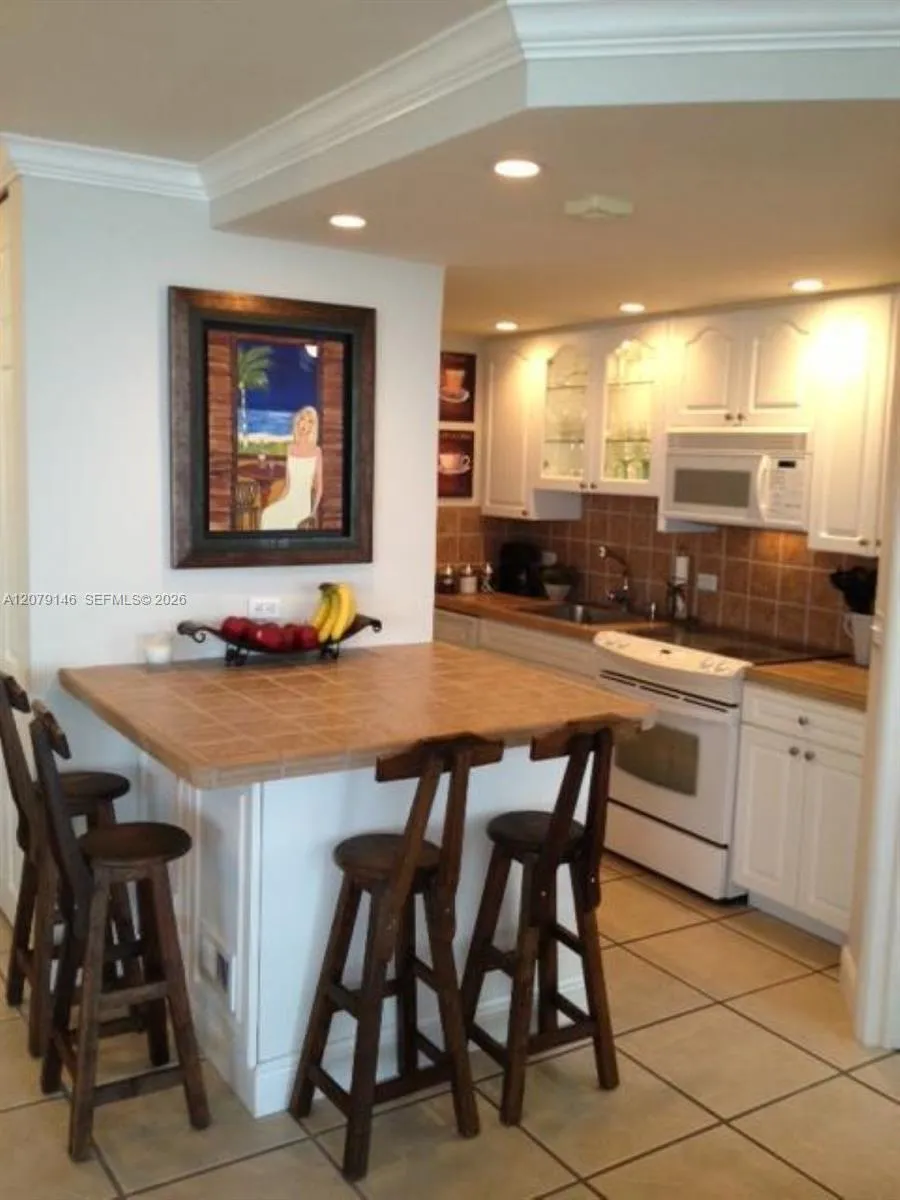 5313 COLLINS AV #710 Miami Beach, FL 33140