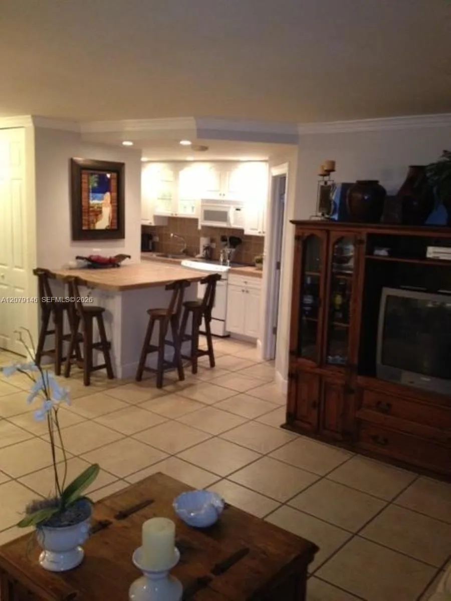 5313 COLLINS AV #710 Miami Beach, FL 33140