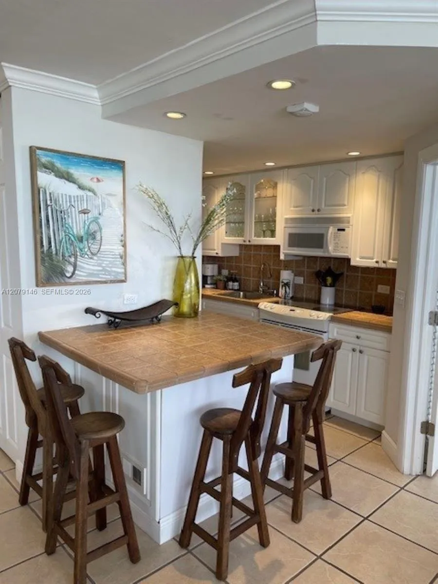5313 COLLINS AV #710 Miami Beach, FL 33140