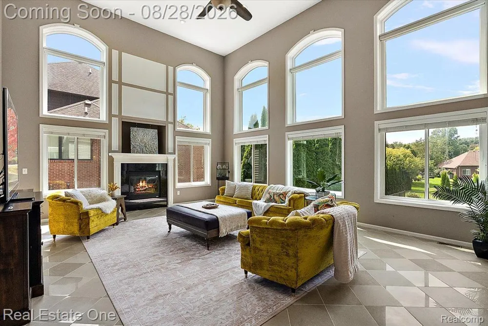 53883 Viar Drive Shelby Charter Township, MI 48315