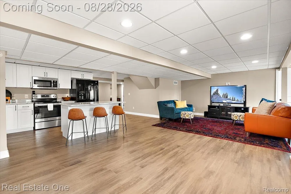 53883 Viar Drive Shelby Charter Township, MI 48315