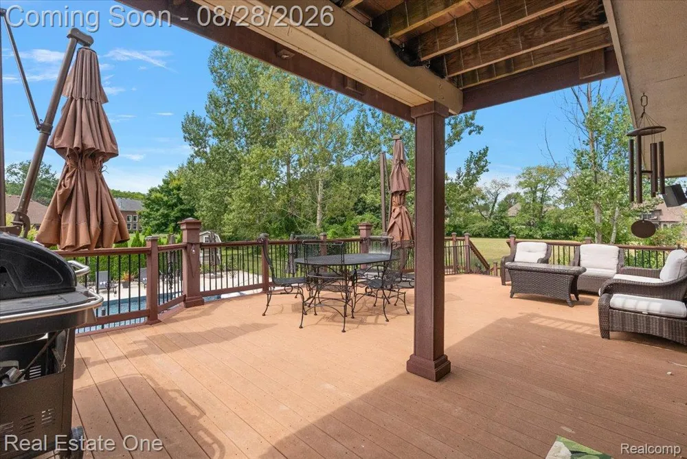 53883 Viar Drive Shelby Charter Township, MI 48315