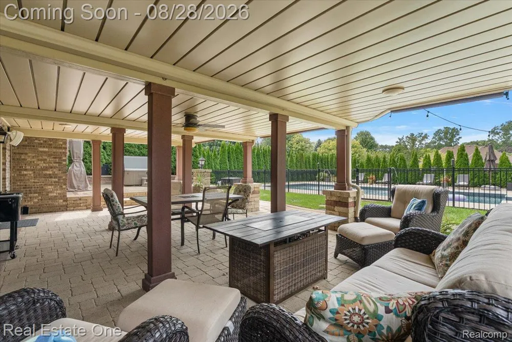 53883 Viar Drive Shelby Charter Township, MI 48315