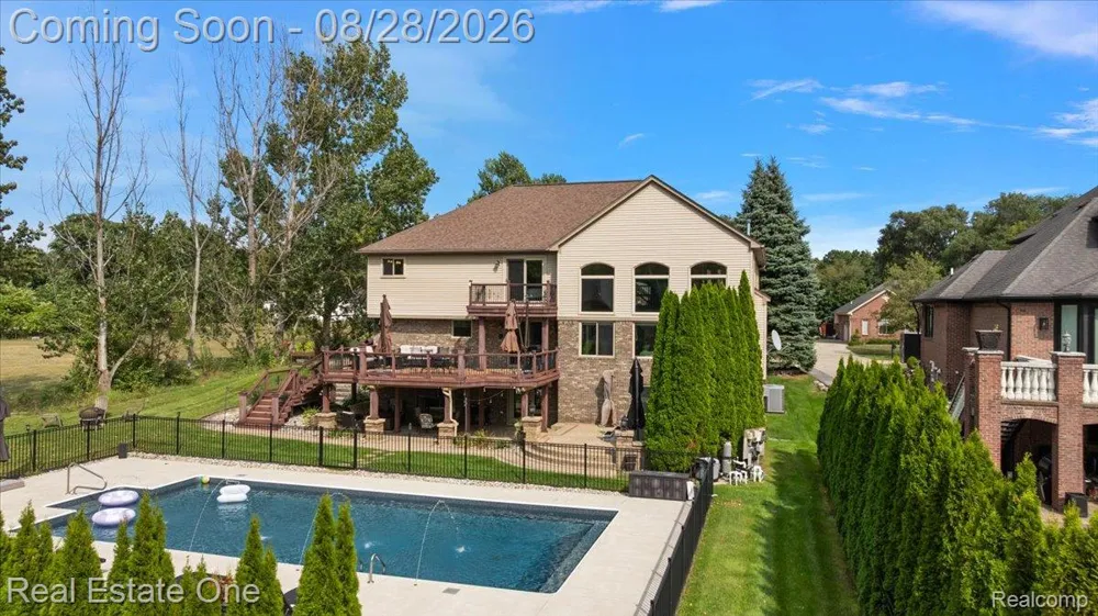 53883 Viar Drive Shelby Charter Township, MI 48315