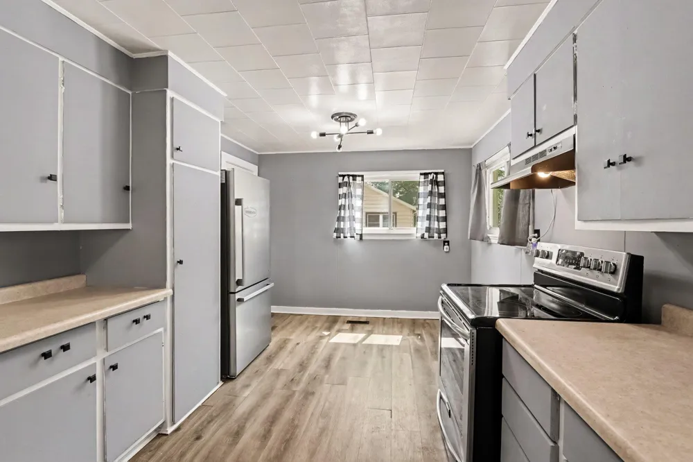 806 S Lincoln Avenue Three Rivers City, MI 49093
