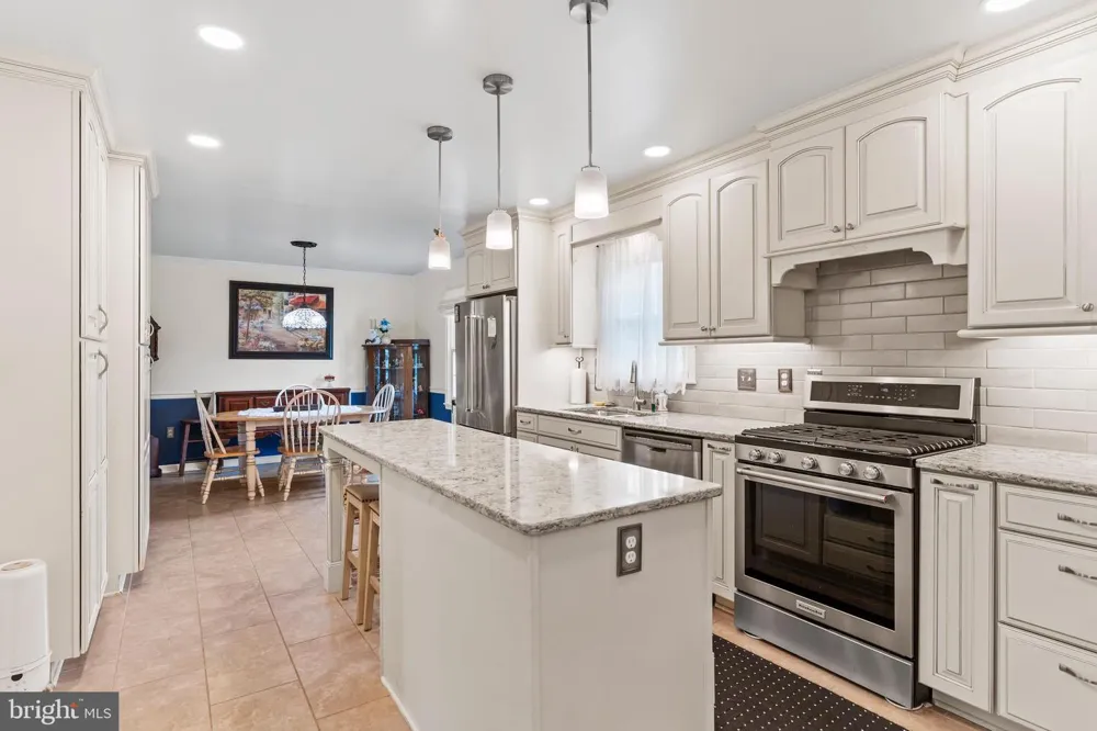 116 GREENBRIAR LANE Dillsburg, PA 17019