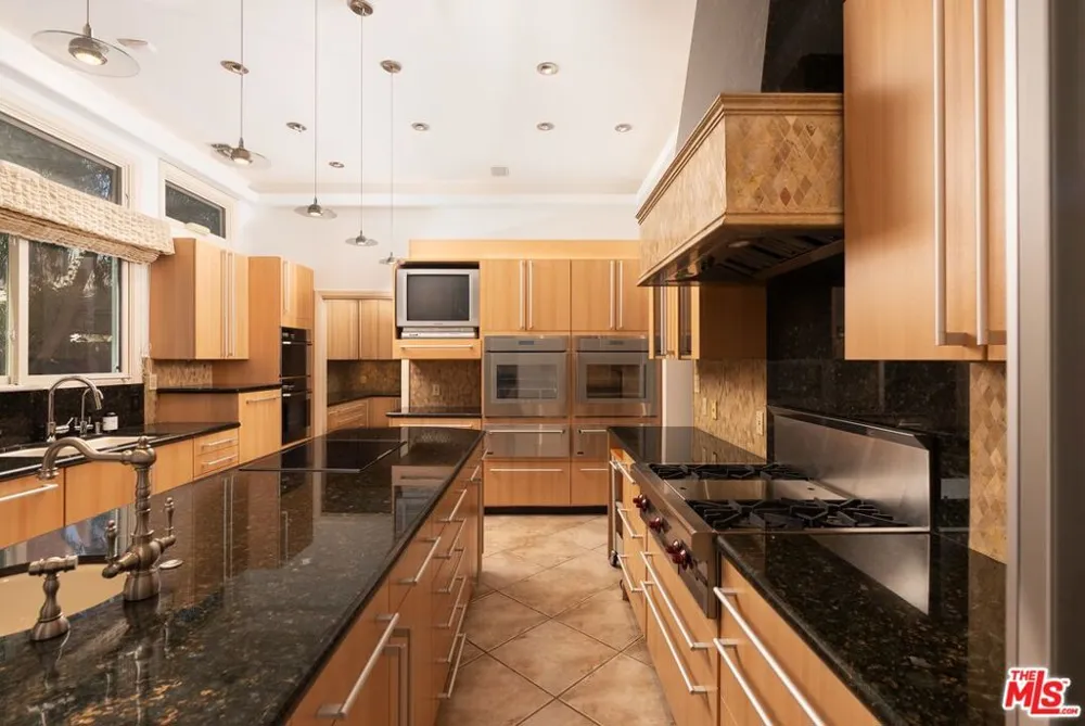 521 Rexford Drive Beverly Hills, CA 90210