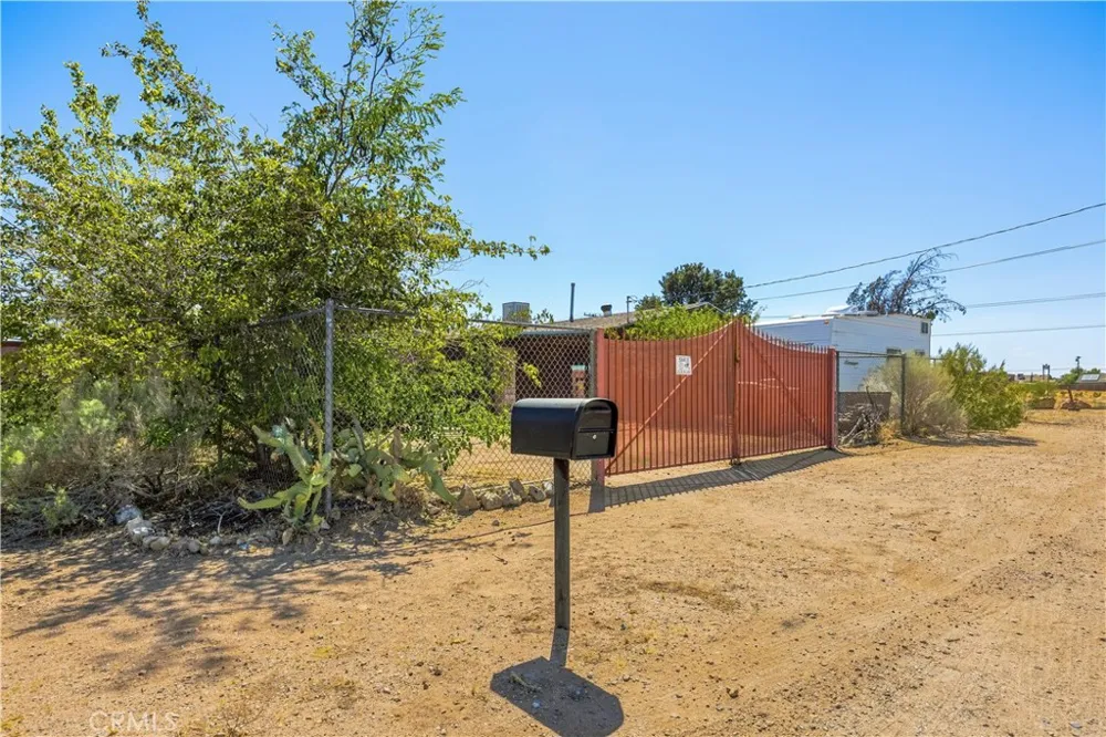 11273 Hesperia Road Hesperia, CA 92345