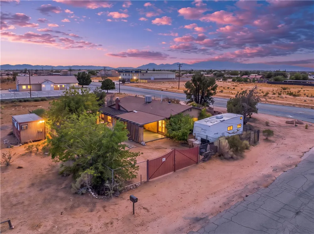 11273 Hesperia Road Hesperia, CA 92345