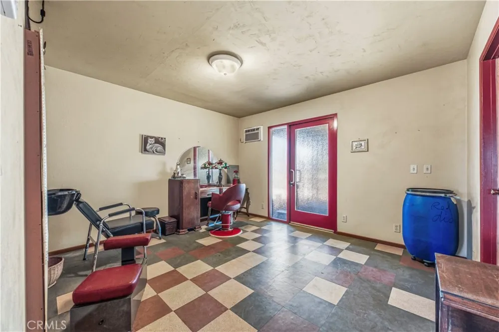 11273 Hesperia Road Hesperia, CA 92345