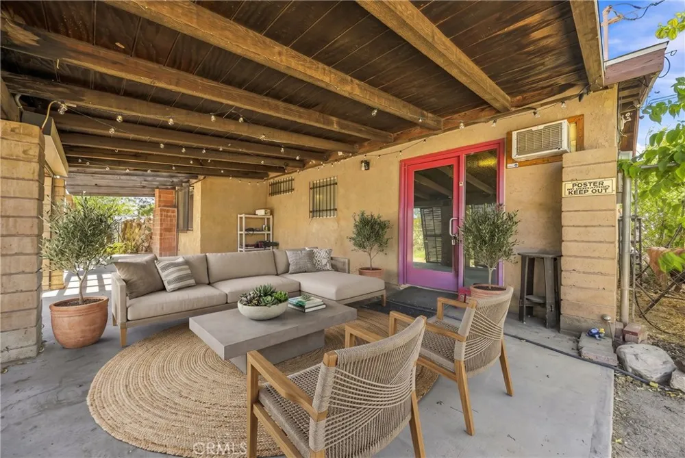 11273 Hesperia Road Hesperia, CA 92345